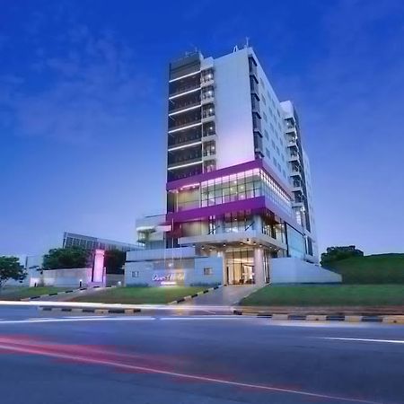 Quest Prime Cikarang By Aston Hotel Bekasi Buitenkant foto