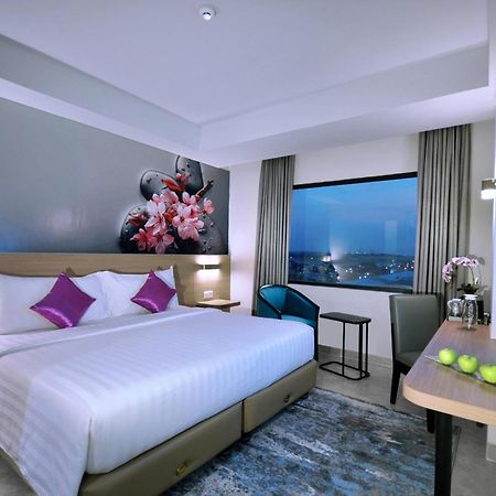Quest Prime Cikarang By Aston Hotel Bekasi Buitenkant foto