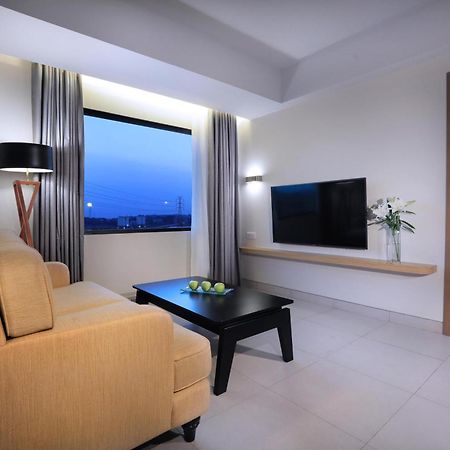 Quest Prime Cikarang By Aston Hotel Bekasi Buitenkant foto