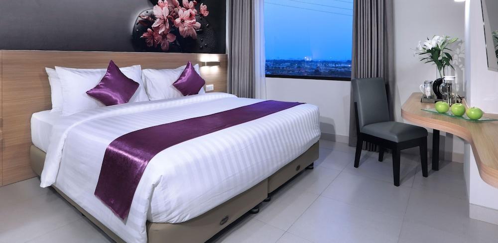 Quest Prime Cikarang By Aston Hotel Bekasi Buitenkant foto
