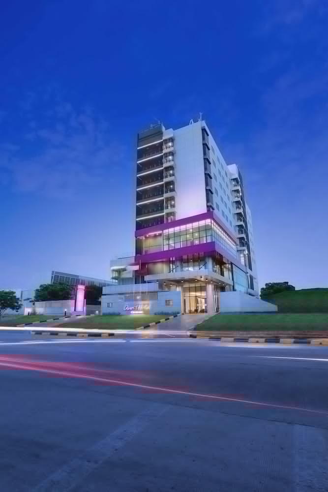 Quest Prime Cikarang By Aston Hotel Bekasi Buitenkant foto