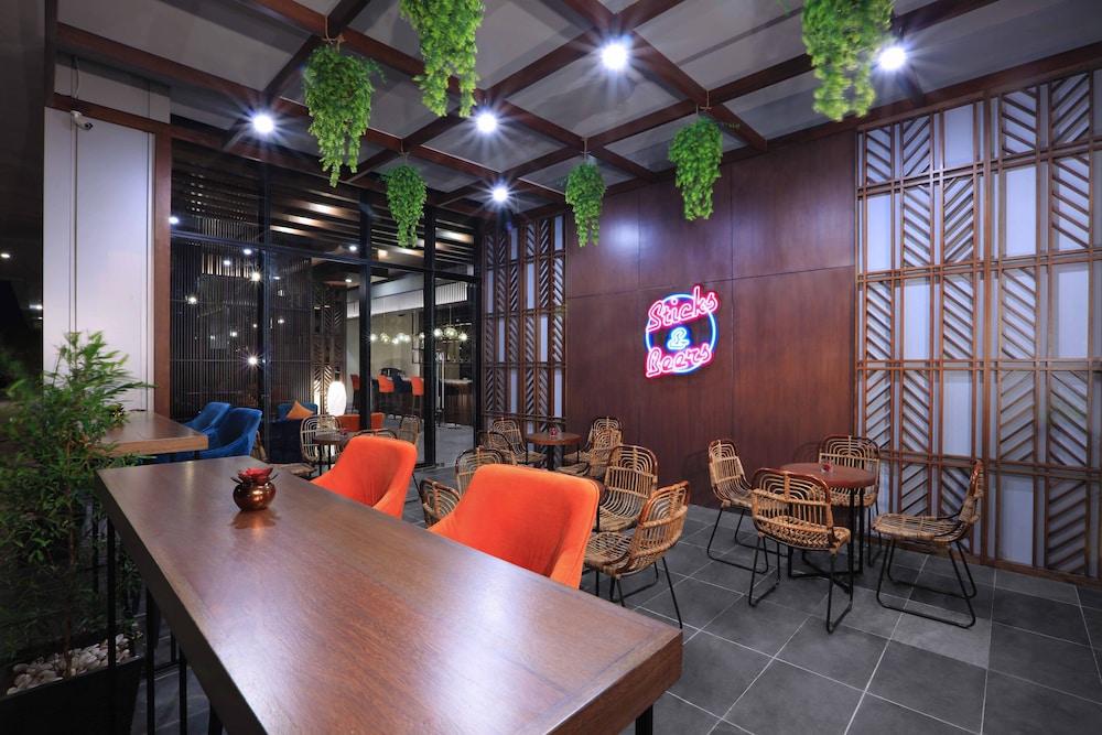 Quest Prime Cikarang By Aston Hotel Bekasi Buitenkant foto