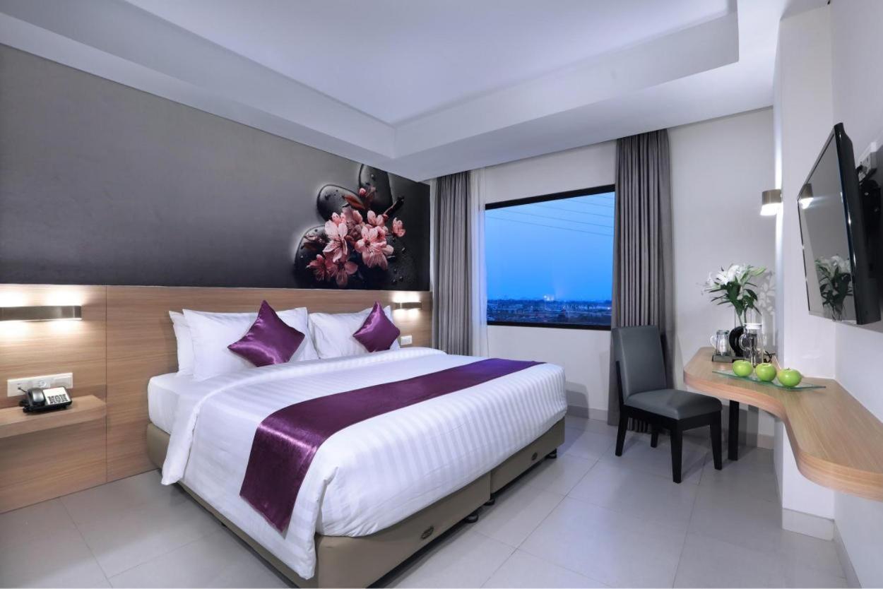 Quest Prime Cikarang By Aston Hotel Bekasi Buitenkant foto