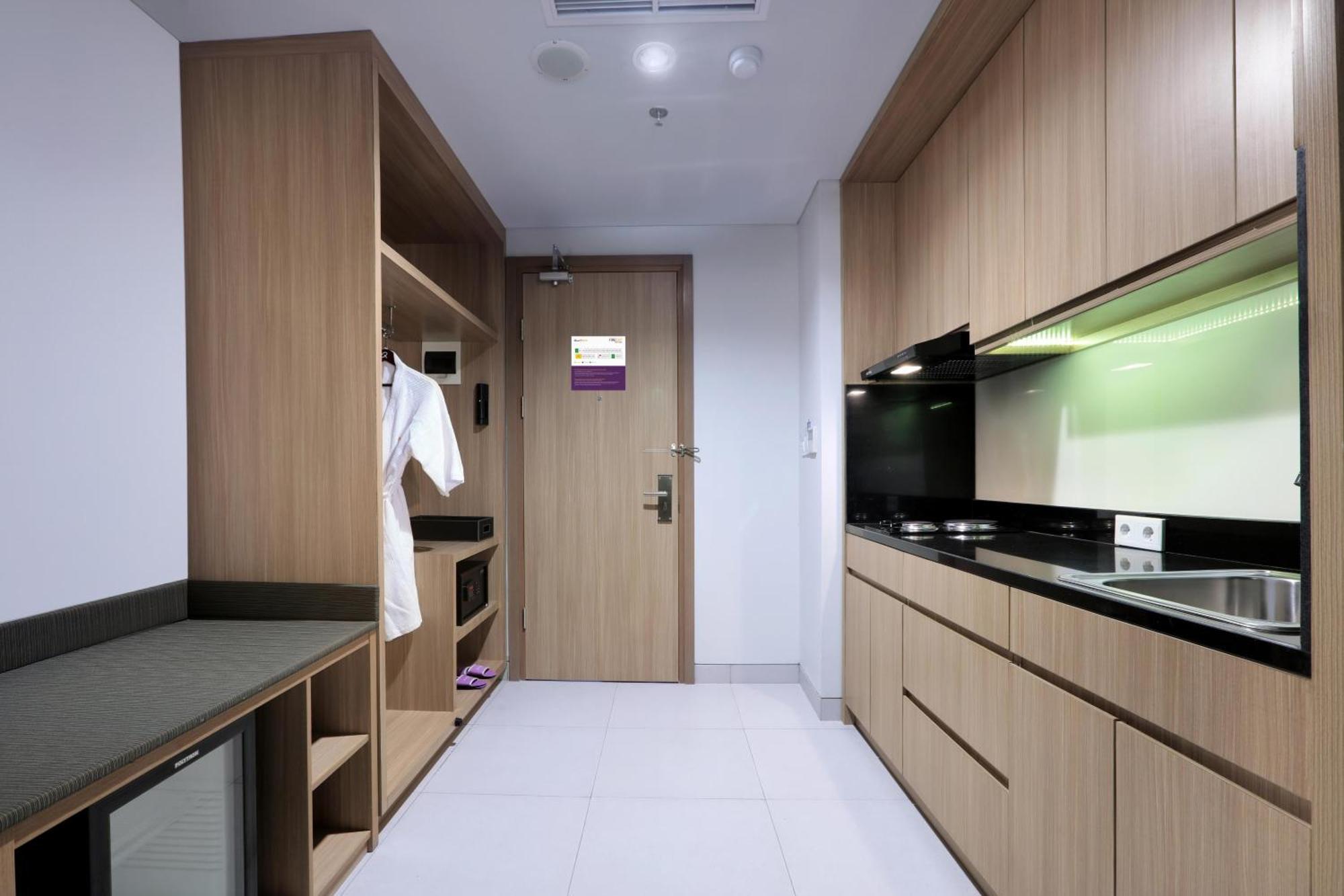 Quest Prime Cikarang By Aston Hotel Bekasi Buitenkant foto