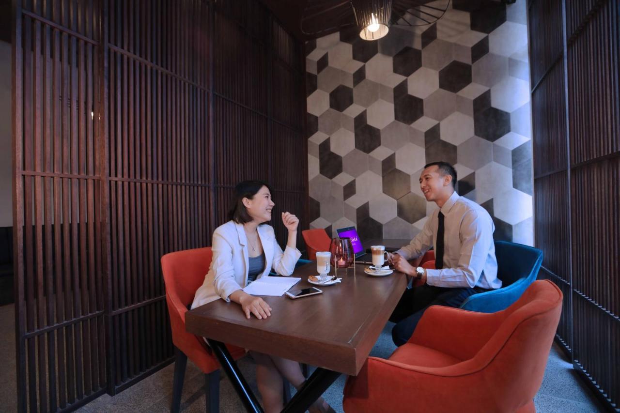 Quest Prime Cikarang By Aston Hotel Bekasi Buitenkant foto